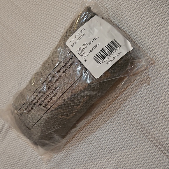 Free People Laguna Tee V Neck LS Thumbhole Cuffs Thermal Drapey Grey Small NWT - Picture 7 of 11